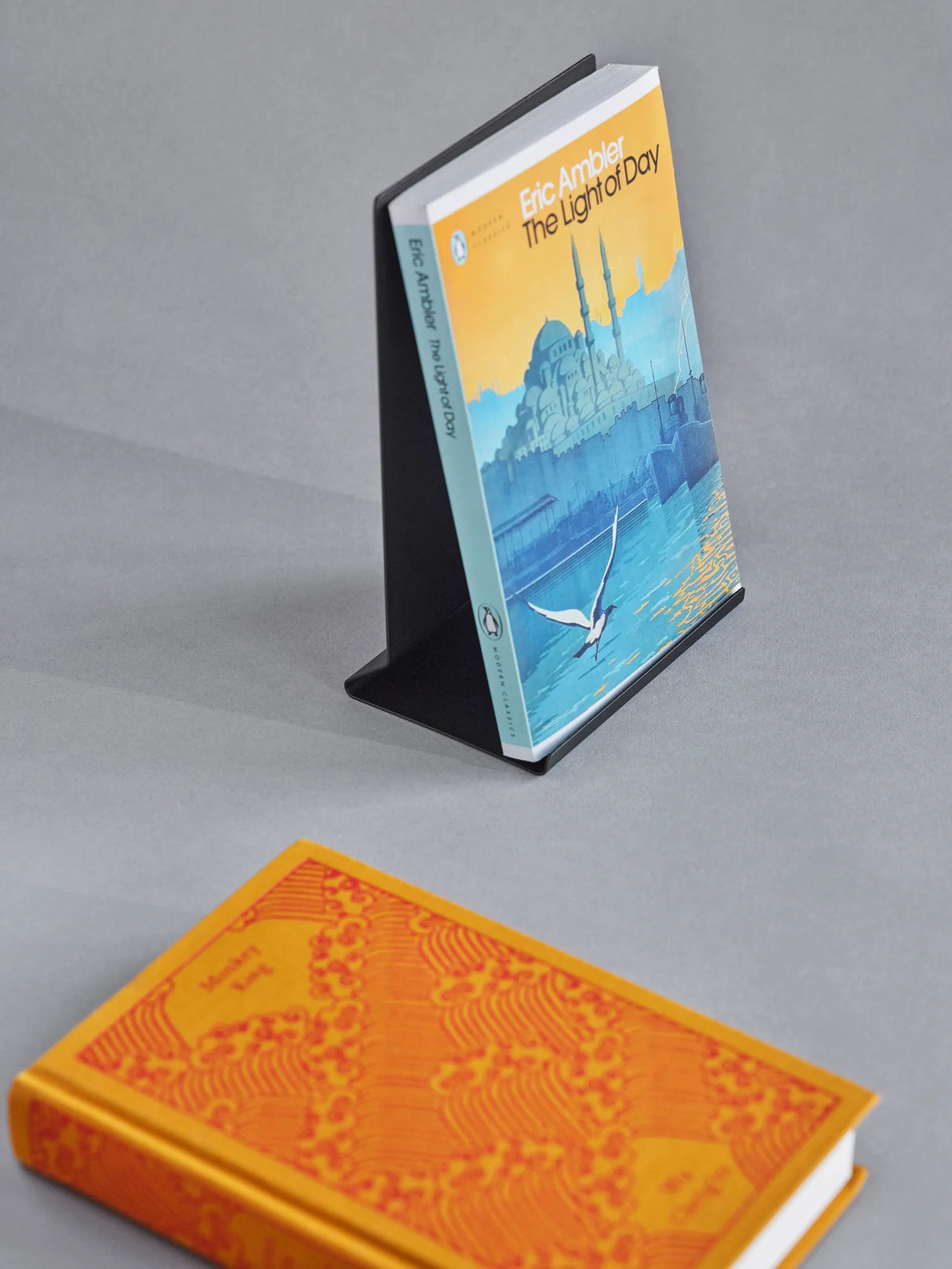 MOEBE BOOK STAND - ZWART