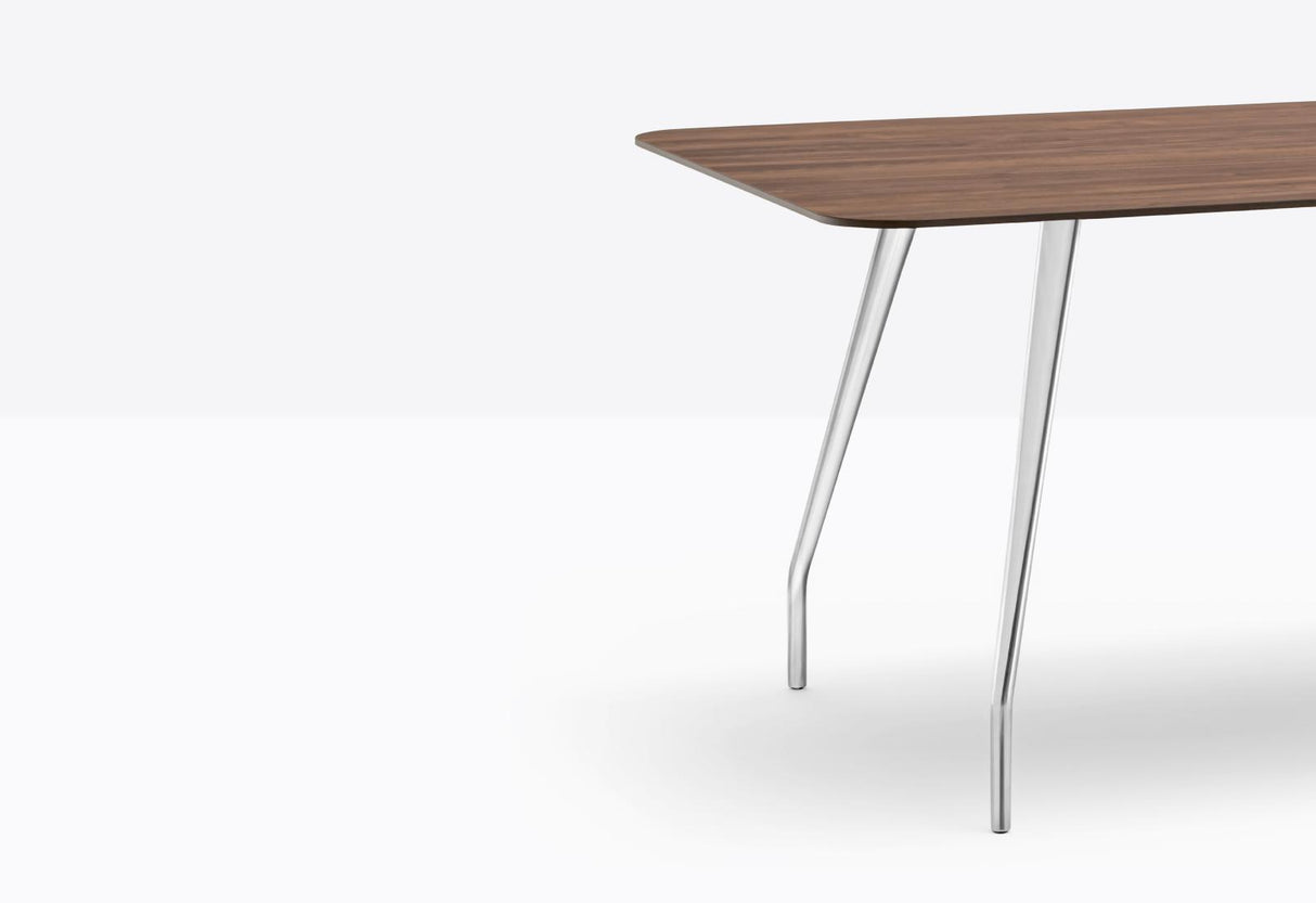 RIZZ TAFEL MET WALNOOT BLAD