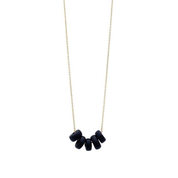 GOUDEN KETTING - ZWARTE KRALEN HANGER