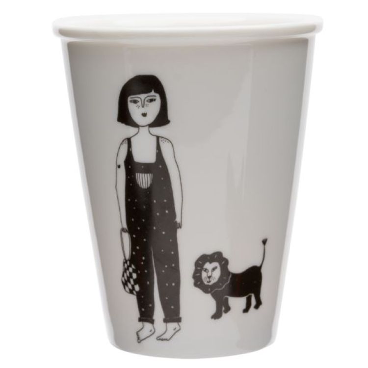 BEKER MEISJE MET HAAR KLEINE LEEUW